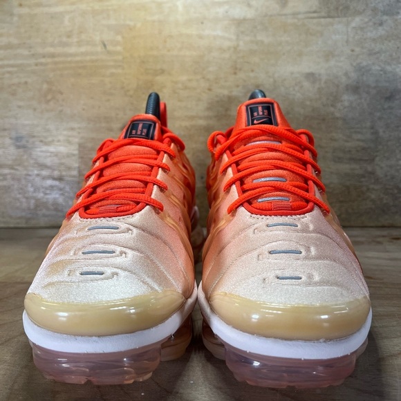 Nike Air VaporMax Plus Womens Size 6.5 Running Shoes Sneakers Guava Ice - Picture 2 of 12